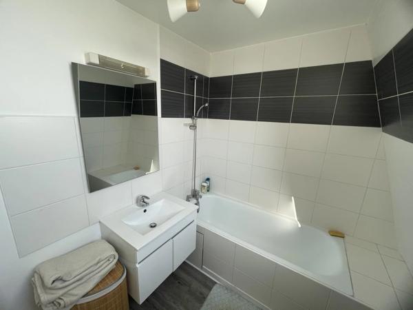 Location                                                      Appartement
                        
                     2 pièces                      52 m2                     à Saint-Quentin