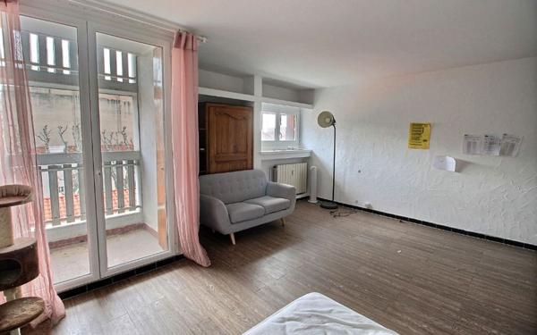 Appartement à louer    1 pièce •  Marseille 5