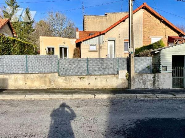 MAISON AVEC CONFORT DU PLAIN-PIED
A VENDRE A RETHEL, AXE REIMS/CHARLEVILLE-MEZIERES, à 5 min à...