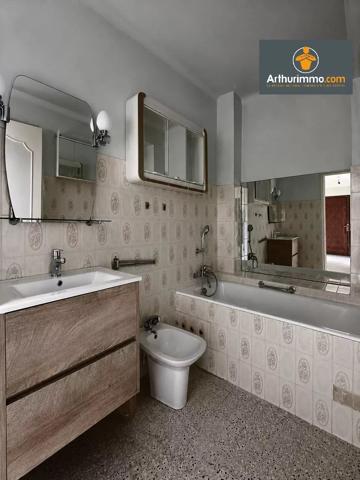 Vente                                                      Appartement
                        
                     3 pièces                      69 m2                     à Ajaccio