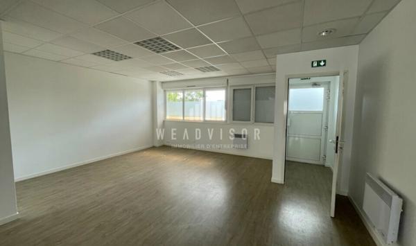 A VENDRE : PLATEAU DE BUREAUX D'ENVIRON 156,18 M² AVEC CINQ STATIONNEMENTS