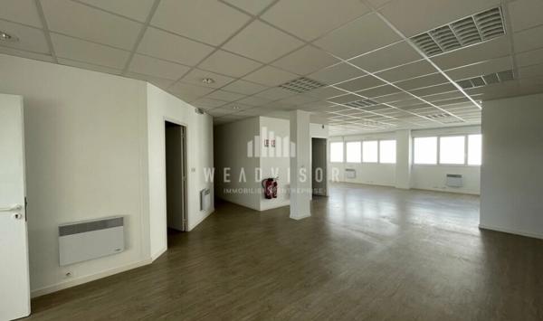 A VENDRE : PLATEAU DE BUREAUX D'ENVIRON 156,18 M² AVEC CINQ STATIONNEMENTS