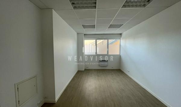 A VENDRE : PLATEAU DE BUREAUX D'ENVIRON 156,18 M² AVEC CINQ STATIONNEMENTS