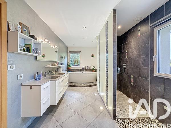 Maison à vendre 8 pièces 251 m² Franqueville-Saint-Pierre