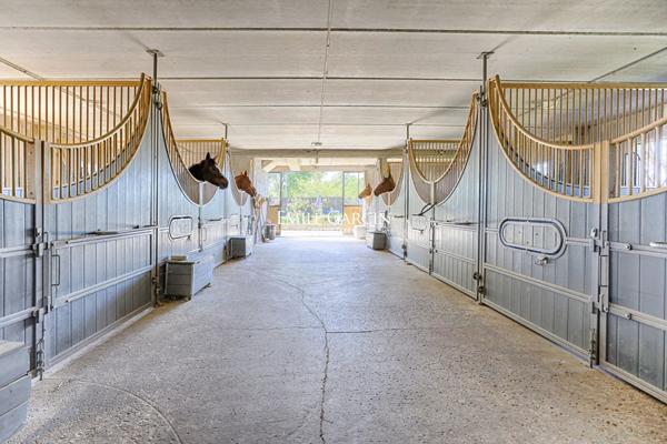 A vendre -Maisons Laffitte- investisseur- proximité hippodrome- haut potentiel locatif - 3 bâtiments- 8000m²
