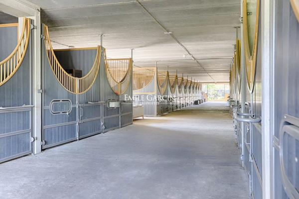 A vendre -Maisons Laffitte- investisseur- proximité hippodrome- haut potentiel locatif - 3 bâtiments- 8000m²