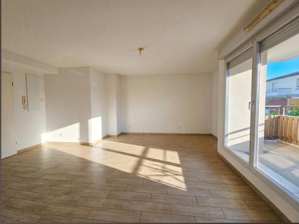 T3 AUCAMVILLE LIMITROPHE LAUNAGUET