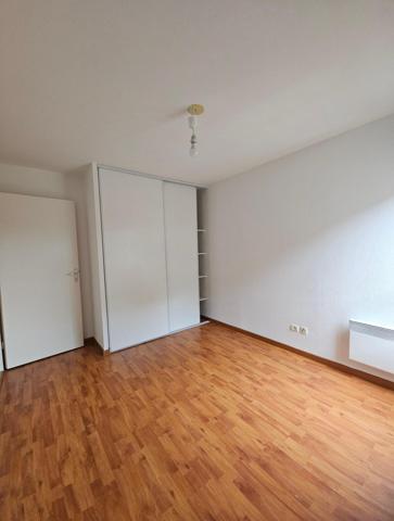 T3 AUCAMVILLE LIMITROPHE LAUNAGUET