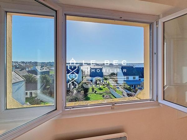 LOCMIQUÉLIC : Appartement T3 lumineux avec vue sur la mer et la rade