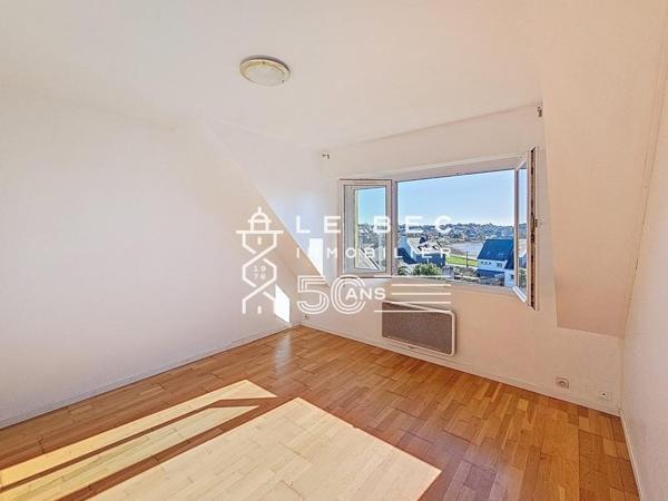 LOCMIQUÉLIC : Appartement T3 lumineux avec vue sur la mer et la rade