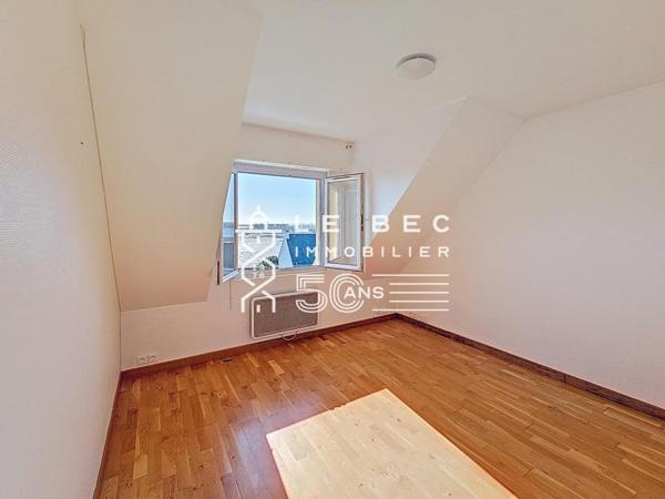 LOCMIQUÉLIC : Appartement T3 lumineux avec vue sur la mer et la rade