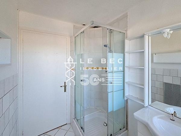 LOCMIQUÉLIC : Appartement T3 lumineux avec vue sur la mer et la rade