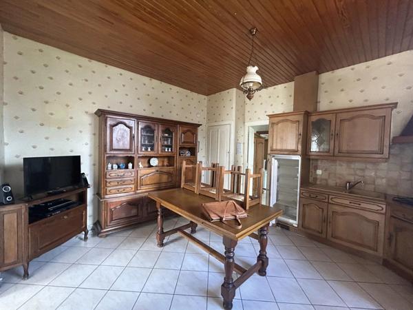 Vente                                                      Maison
                        
                     3 pièces                      62 m2                     à Auzat-la-Combelle