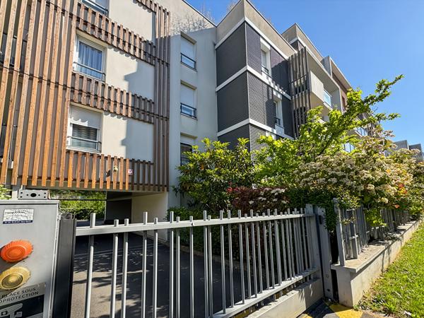 Appartement Terrasse Rosny F3 -  Métro Ligne 11