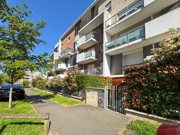 Appartement Terrasse Rosny F3 -  Métro Ligne 11