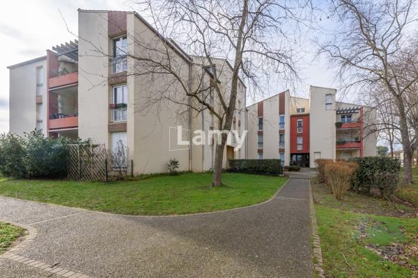 Appartement t4, terrasse et parking