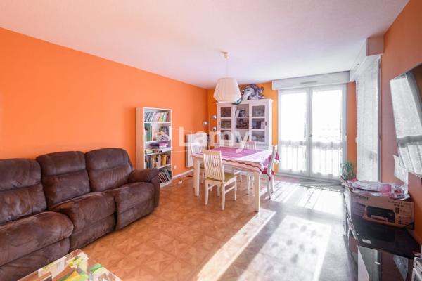 Appartement t4, terrasse et parking