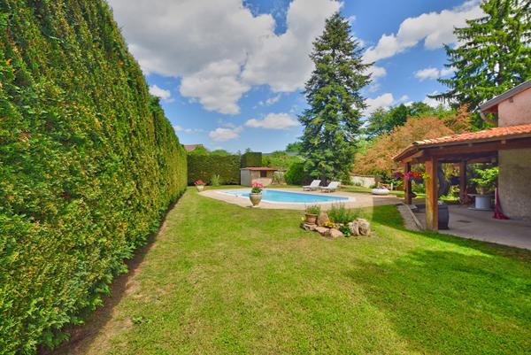 Maison 5 pièce(s) 160 m2 avec jardin et piscine