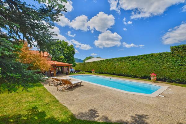 Maison 5 pièce(s) 160 m2 avec jardin et piscine