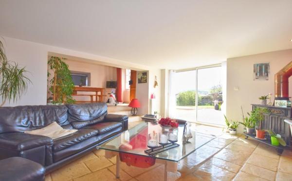 Maison 5 pièce(s) 160 m2 avec jardin et piscine