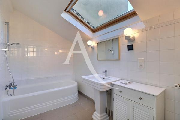 Beaucoup de cachet pour cette belle maison à Maisons Laffitte 4 pièce(s) 80 m2, 3 chambres, jardin, cave, parking !