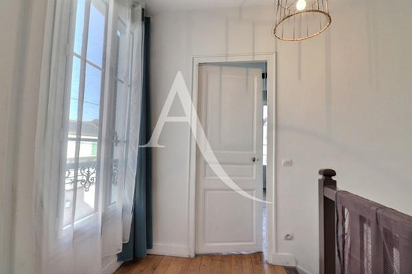 Beaucoup de cachet pour cette belle maison à Maisons Laffitte 4 pièce(s) 80 m2, 3 chambres, jardin, cave, parking !