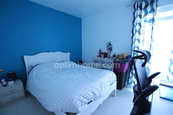 ST JEAN DE LA RUELLE proche accès Tangentielle, appartement de trois pièces en excellent état