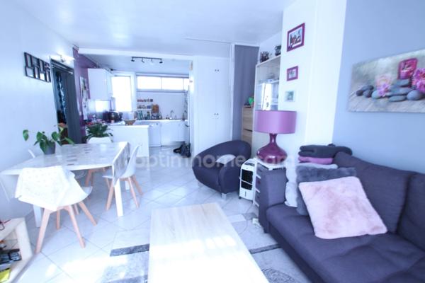 ST JEAN DE LA RUELLE proche accès Tangentielle, appartement de trois pièces en excellent état