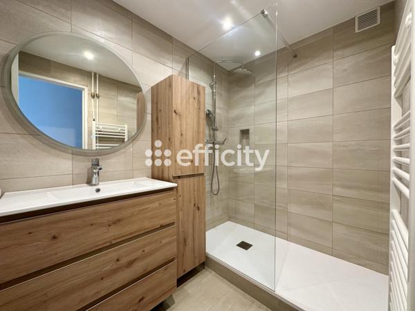 Appartement
         3 pièces
        - 75 m² Exclusivité 220 000 € *
