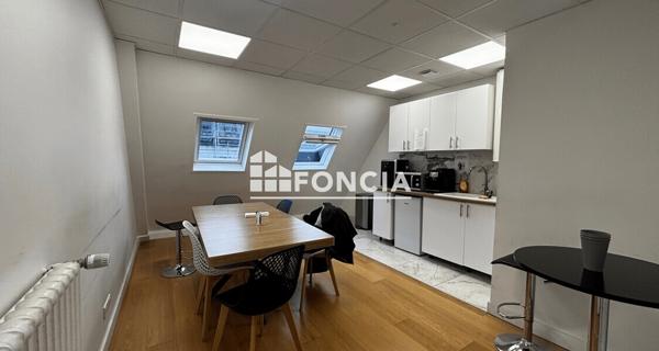 Location Local commercial 5 pièces 245 m² - Paris 75009