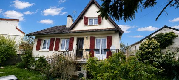 Maison
         5 pièces
        - 85 m² 330 000 € *