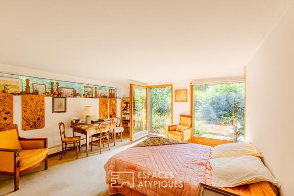 Maison d’architecte des années 70 au coeur d’un domaine boisé
