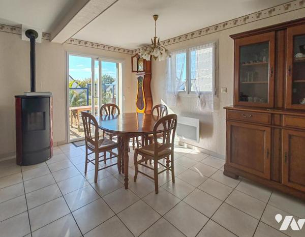 2111 - MAISON CONTEMPORAINE AVEC VIE DE PLAIN PIED - 3 CHAMBRES - TERRAIN PAYSAGE DE 483M²