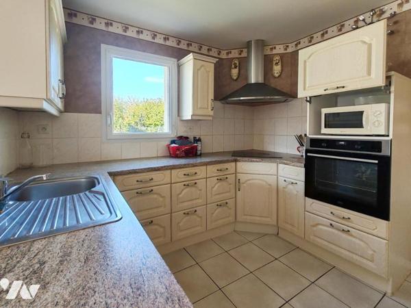 2111 - MAISON CONTEMPORAINE AVEC VIE DE PLAIN PIED - 3 CHAMBRES - TERRAIN PAYSAGE DE 483M²