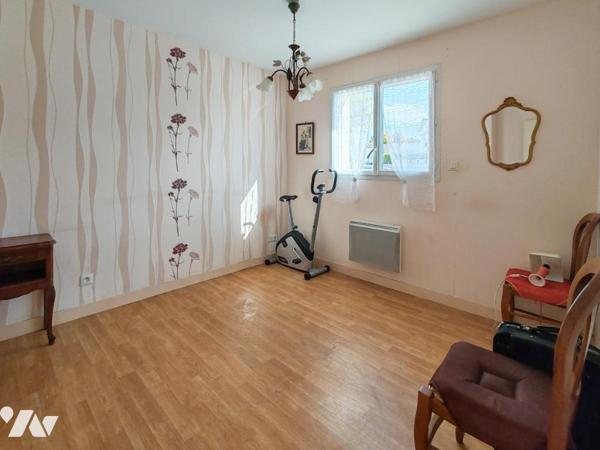 2111 - MAISON CONTEMPORAINE AVEC VIE DE PLAIN PIED - 3 CHAMBRES - TERRAIN PAYSAGE DE 483M²