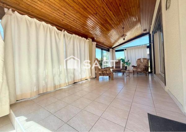 Maison avec deux garages