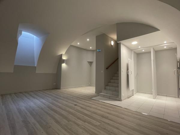 Local Commercial 11 pièces - 128 m²