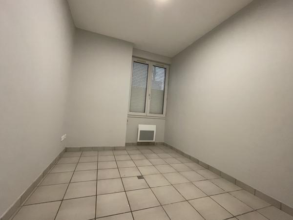 Local Commercial 11 pièces - 128 m²