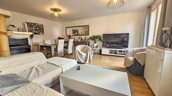 Houdan / Appartement lumineux en parfait état / 3 chambres + parking