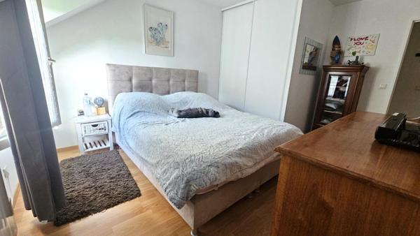 Houdan / Appartement lumineux en parfait état / 3 chambres + parking