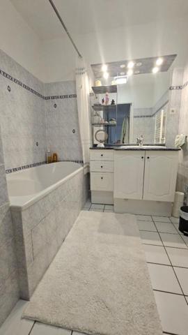 Houdan / Appartement lumineux en parfait état / 3 chambres + parking