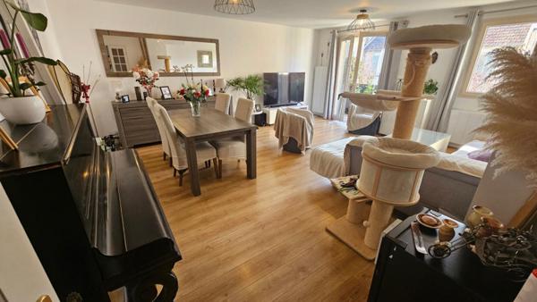 Houdan / Appartement lumineux en parfait état / 3 chambres + parking