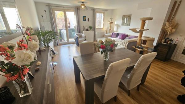 Houdan / Appartement lumineux en parfait état / 3 chambres + parking