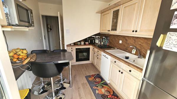 Houdan / Appartement lumineux en parfait état / 3 chambres + parking