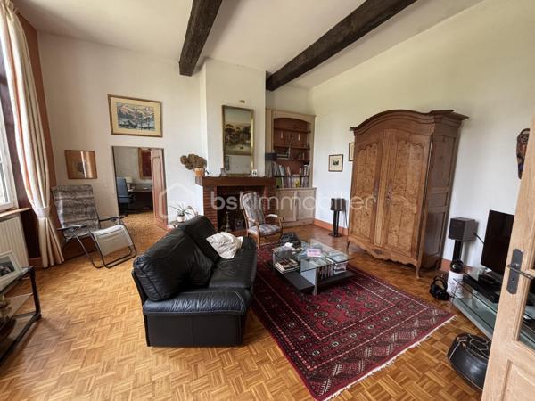 Au cœur de la Nouvelle Aquitaine, à seulement 8 mns d'Agen, découvrez cette magnifique demeure de caractère en pierre d'environ 300 m² habitables, entièrement restaurée, 
offrant un cadre de vie privilégié dans un environnement calme et verdoyant. 
Cette propriété séduit par ses volumes généreux, son authenticité, son parc clos et arboré de 5000 m², agrémenté de 3 puits, 
Dés l'entrée, vous serez charmé par un vaste espace de vie traversant d'environ 90 m² baigné de lumière, comprenant salon, salle à manger et cuisine. 
Cet espace de réception bénéficie d'un accès de plain-pied à la  terrasse et la piscine, prolongeant naturellement les pièces de vie vers l'extérieur. 
La maison dispose de nombreuses chambres, plusieurs salle de bains et wc. 

A l'extérieur, le parc paysager invite à la détente avec sa piscine, ses terrasses, son potager, ses arbres fruitiers et son pigeonnier offrant un beau potentiel d'aménagement selon vos envies. 
Les dépendances comprennent un garage, un atelier ainsi qu'une mezzanine apportant de nombreux espaces de rangement ou de travail. 
Une possibilité d'agrandissement vient compléter le potentiel de cette propriété. 

PRESTATIONS ; 
- Maison en pierre de caractère d'environ 300 m²
- Parc clos et arboré de 5000 m²
- Piscine et terrasses 
- Puits
- 5 chambres
- Espace de vie traversant  d'environ 90 m² avec cheminée
- Pigeonnier à aménager
- Garage atelier et mezzanine

Une propriété rare, alliant le charme de l'ancien, de beaux volumes et un cadre de vie privilégié, à quelques minutes seulement des commodités. 

A DECOUVRIR SANS TARDER !!