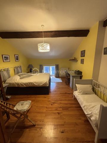 Au cœur de la Nouvelle Aquitaine, à seulement 8 mns d'Agen, découvrez cette magnifique demeure de caractère en pierre d'environ 300 m² habitables, entièrement restaurée, 
offrant un cadre de vie privilégié dans un environnement calme et verdoyant. 
Cette propriété séduit par ses volumes généreux, son authenticité, son parc clos et arboré de 5000 m², agrémenté de 3 puits, 
Dés l'entrée, vous serez charmé par un vaste espace de vie traversant d'environ 90 m² baigné de lumière, comprenant salon, salle à manger et cuisine. 
Cet espace de réception bénéficie d'un accès de plain-pied à la  terrasse et la piscine, prolongeant naturellement les pièces de vie vers l'extérieur. 
La maison dispose de nombreuses chambres, plusieurs salle de bains et wc. 

A l'extérieur, le parc paysager invite à la détente avec sa piscine, ses terrasses, son potager, ses arbres fruitiers et son pigeonnier offrant un beau potentiel d'aménagement selon vos envies. 
Les dépendances comprennent un garage, un atelier ainsi qu'une mezzanine apportant de nombreux espaces de rangement ou de travail. 
Une possibilité d'agrandissement vient compléter le potentiel de cette propriété. 

PRESTATIONS ; 
- Maison en pierre de caractère d'environ 300 m²
- Parc clos et arboré de 5000 m²
- Piscine et terrasses 
- Puits
- 5 chambres
- Espace de vie traversant  d'environ 90 m² avec cheminée
- Pigeonnier à aménager
- Garage atelier et mezzanine

Une propriété rare, alliant le charme de l'ancien, de beaux volumes et un cadre de vie privilégié, à quelques minutes seulement des commodités. 

A DECOUVRIR SANS TARDER !!