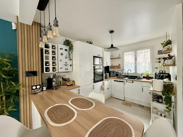 Appartement Emerainville de 73.35 m2  deux extérieurs garage box et place de parking