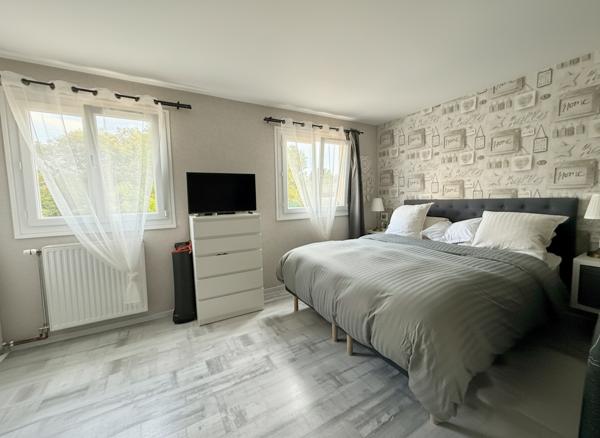 Appartement Emerainville de 73.35 m2  deux extérieurs garage box et place de parking
