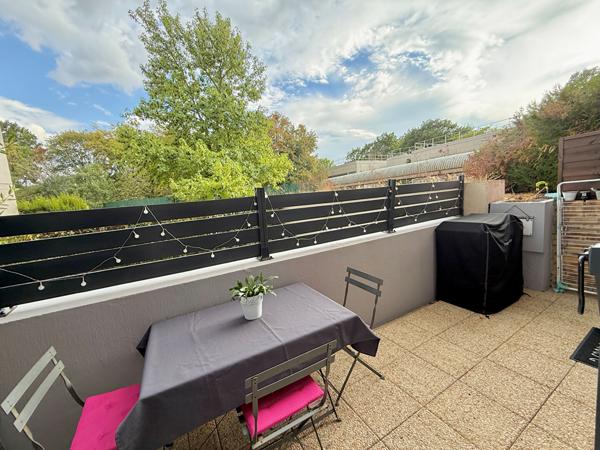 Appartement Emerainville de 73.35 m2  deux extérieurs garage box et place de parking