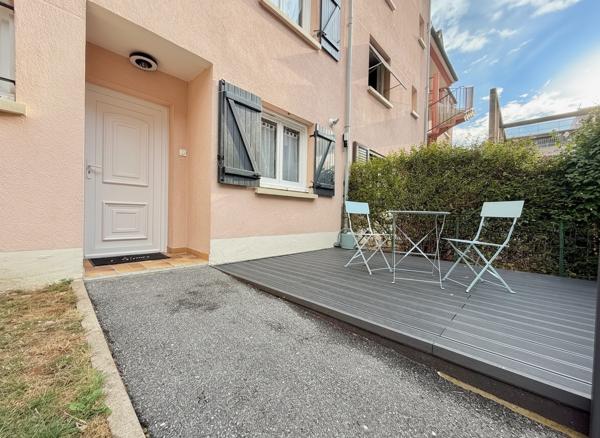 Appartement Emerainville de 73.35 m2  deux extérieurs garage box et place de parking